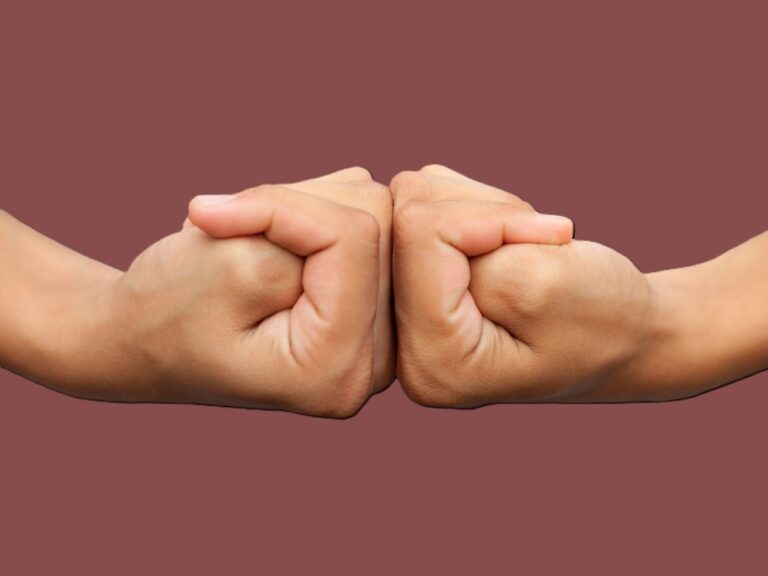 Брахма мудра — древний жест творца для освобождения от депрессии, исцеления шеи и балансировки щитовидной железы. Полное руководство по технике, пользе и практике.