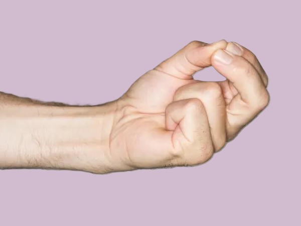 Кубера мудра — жест изобилия для исполнения желаний и привлечения процветания. Узнайте технику, мантру и секреты визуализации.